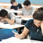 મોબાઇલ ફોન સાથે વિદ્યાર્થી કેમેરામાં કેદ 3 Board Exam KP