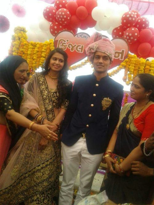 કિંજલ દવેની સગાઇ 3 kp.comkinjaldave e1524052284349