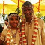 મિલિંદ સોમણે 25 વર્ષ નાની ગર્લફ્રેન્ડ સાથે કર્યા લગ્ન..!! 3 kp.commilindSoman