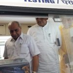 ‘ફુડ સેફ્ટી ઓન વ્હીલ્સ’ અભિગમ હેઠળ ‘ફુડ ટેસ્ટીંગ મોબાઈલ લેબોરેટરી વાન’નું લોકાર્પણ 3 Food Safety Van e1528900280784