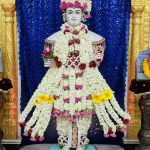 કુમકુમ મંદિર ખાતે સોમવારે ફૂલોના શણગાર સજવામાં આવ્યા 3 IMG 20180611 081549