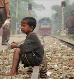 અનાથ-નિરાધાર બાળક પ્રત્યે સમાજની જવાબદારી બને છે 1 Street Child Srimangal Railway Station 1 e1528451463530