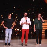 'કલ હો ના હો' અને 'યે દિલ હૈ મુશ્કીલ ગીતો' છે જે મારા હૈયાંની ખૂબ જ નિકટ – કરણ જૌહર 15 Ishan Khattar Tushar Kalia and Arjun Bijlani on the set Dance Deewane