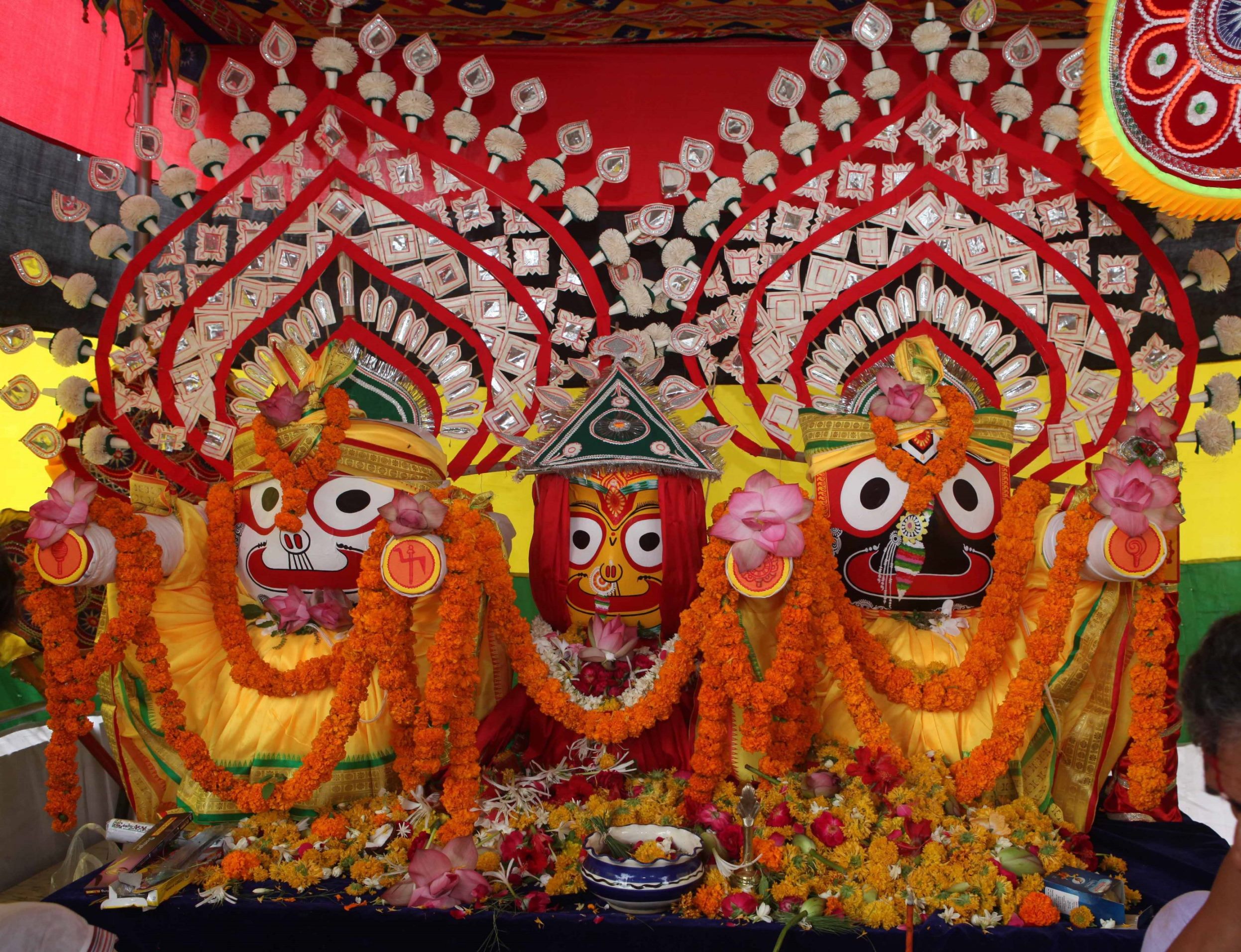 રક્ષાબંધન-પૂનમને લઇ ડાકોર-શામળાજીમાં ભકતોનું ઘોડાપૂર 1 Jagannathji Chera Panhara