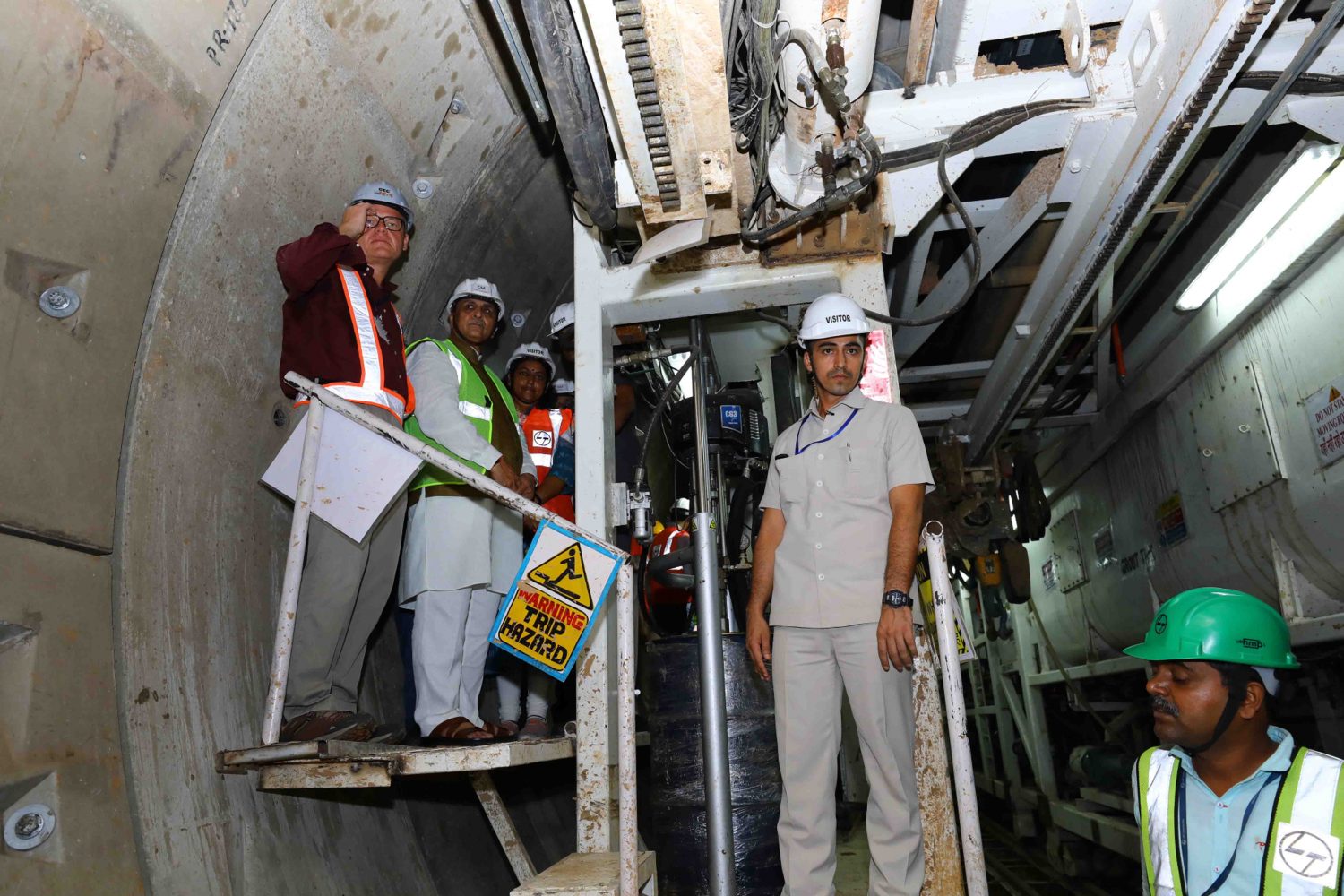 મુખ્યમંત્રી રૂપાણી દ્વારા મેટ્રો રેલ પ્રોજેકટની સમીક્ષા, જાન્યુઆરીથી મેટ્રોનો પ્રારંભ થવાની આશા 1 CM Rupani At Metro Train Project e1534968353305