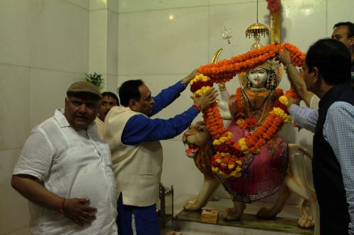 CM Rupani at Temple e1534009328278
