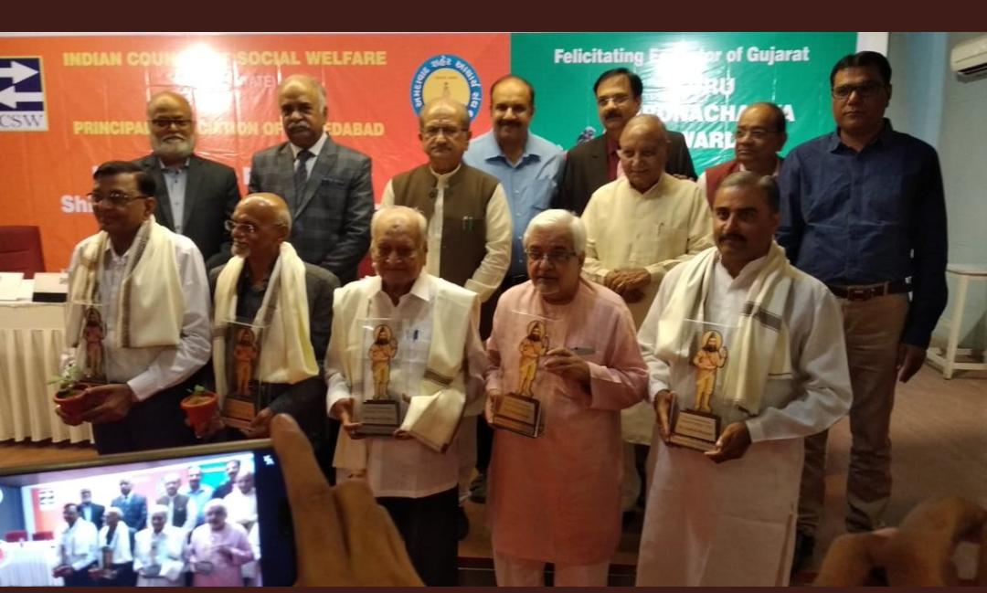 ગુરૂ દ્રોણાચાર્ય એવોર્ડ અર્પણ કરવામાં આવ્યા 1 27 Dronacharya