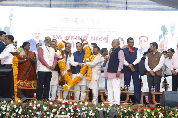 અમદાવાદ સહિત રાજ્યભરમાં છઠ મહાપર્વની ઉજવણી કરાઈ 1 rupani1 e1542127966934