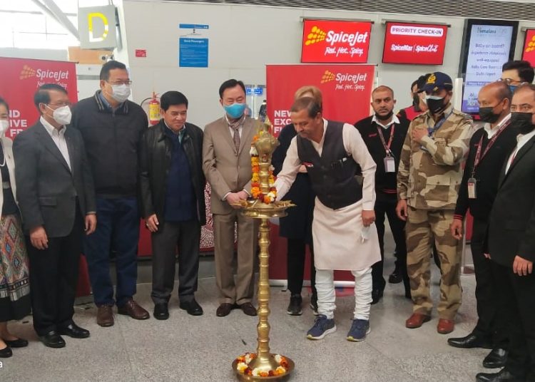 - Shri Om Prakash Sakhlecha, Hon. Minister MSME alongwith delegates inaugurated with lighting of lamp.