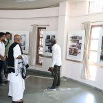 પૂજ્ય મોરારી બાપૂએ ધોળાવીરા રામકથા શરૂ કરતા પહેલા ત્યાંના પૌરાણિક સંગ્રહાલયની મુલાકાત લીધી 3 Moraribapu, dholavira