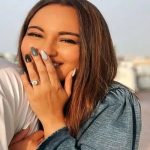 અભિનેત્રી સોનાક્ષી સિંહાએ વીંટી બતાવતો ફોટો શેર કરી લોકોને ચિંતામાં નાંખ્યા 3 Sonakshi Sinha Half marriege Instagram post