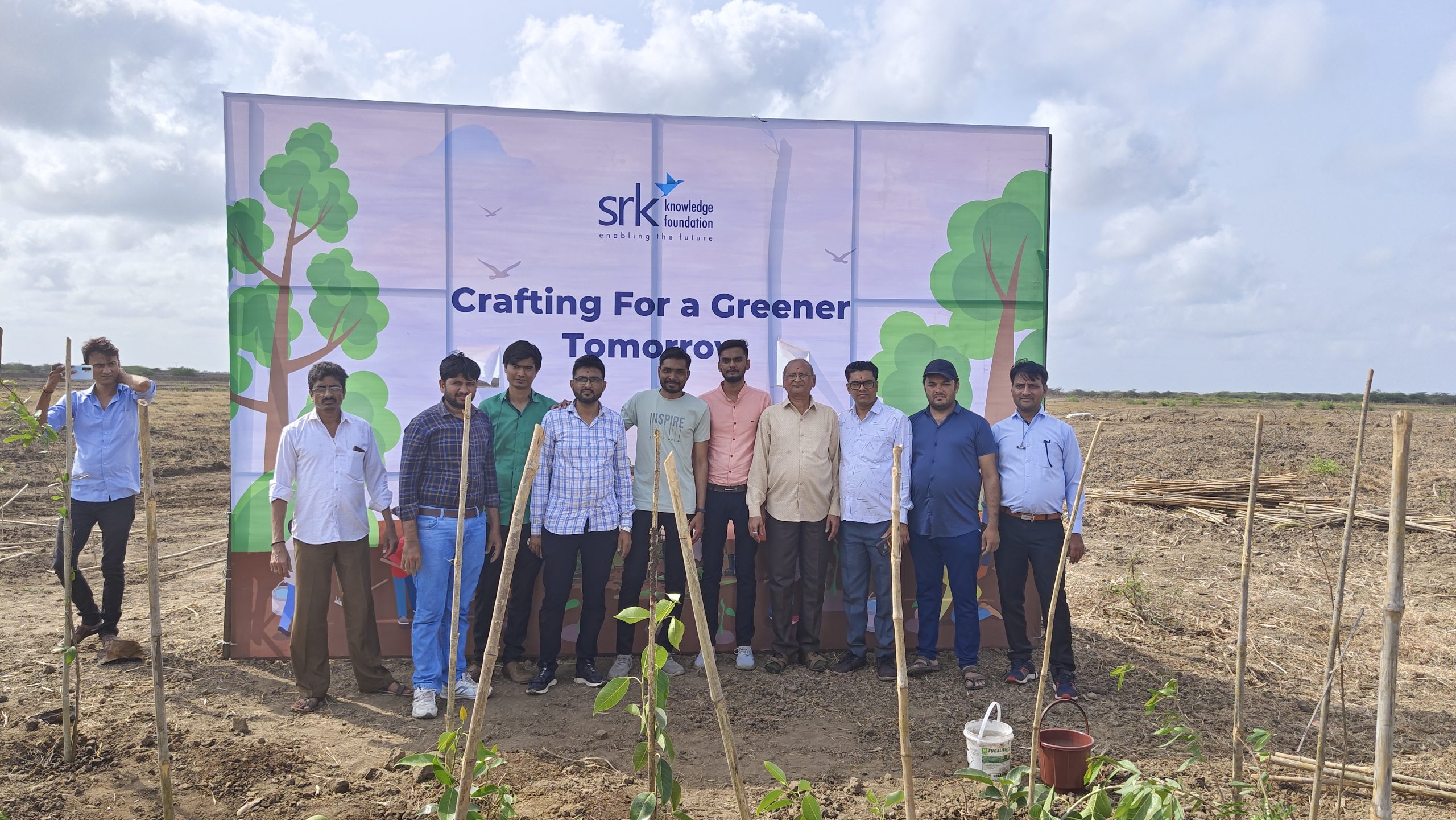 ત્રણ દિવસમાં 5000 પરિવારો દ્વારા 300 વીઘા જમીનમાં એક લાખ વૃક્ષો વાવ્યા 1 IMG 20220606 092727 scaled