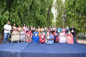 <strong>પ્રકૃતિની</strong><strong> </strong><strong>વચ્ચે</strong><strong> 25 </strong><strong>મહિલાનો</strong><strong> </strong><strong>હસ્તે</strong><strong> </strong><strong>સંબંધો</strong><strong> </strong><strong>વિશેના પુસ્તકનું</strong><strong> </strong><strong>લોકાર્પણઃ</strong><strong> </strong><strong>પતિઓએ</strong><strong> </strong><strong>પત્નીને</strong><strong> </strong><strong>મોગરાની</strong><strong> </strong><strong>વેણી</strong><strong> </strong><strong>પહેરાવી</strong><strong></strong> 1 PIC e1654073160121