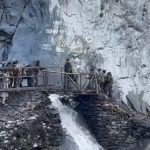 ભૂસ્ખલનથી તૂટેલા બે પૂલોને સેનાએ રાતોરાત ફરીથી બનાવી દીધા 2 File 01 Page 11 03