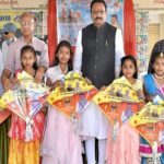 જીતુ વાઘાણીએ દિવ્યાંગ-નિરાધાર અને વિવિધ સંસ્થાઓ-શાળાઓના બાળકોને પતંગ, બિસ્કીટ અને નાસ્તાનું વિતરણ કર્યુ 3 File 01 Page 16 1