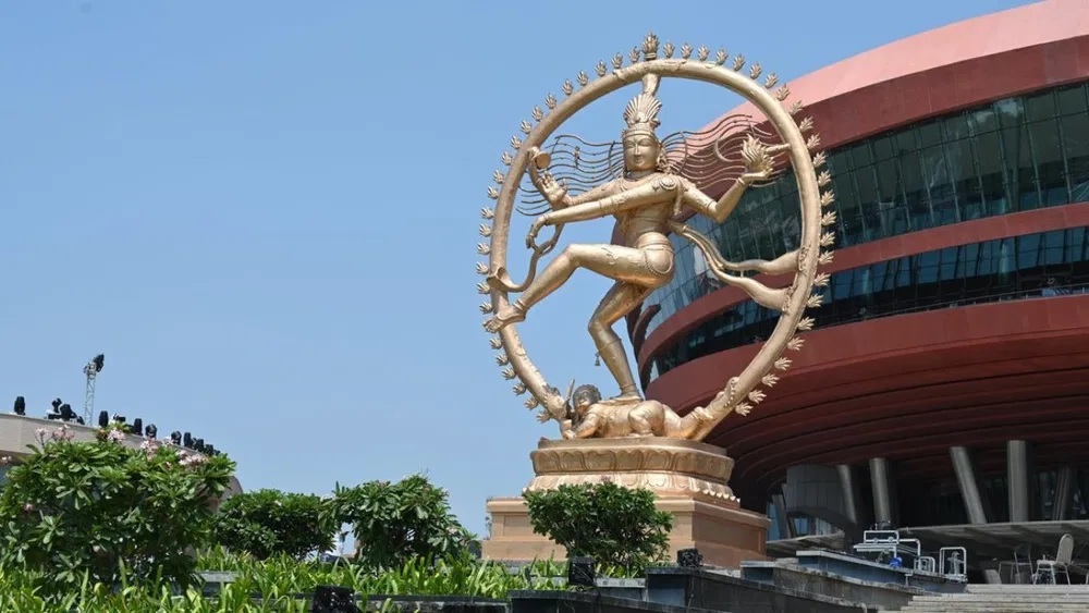 પ્રધાનમંત્રી મોદીએ ૨૭ ફીટ ઉંચી નટરાજ પ્રતિમાની તસવીરો શેર કરી 1 Page 03