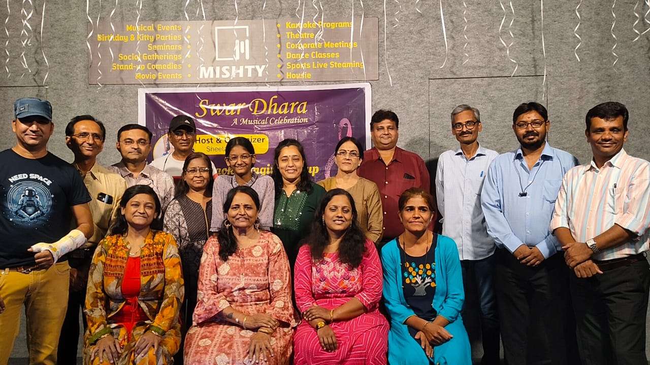 મ્યુઝિક લવર માટે સ્વરધારા કરાઓકે મ્યુઝિકલ ગ્રુપ લઈને આવ્યું છે કપૂર્સ નાઈટ 1 WhatsApp Image 2023 10 29 at 13.05.16 1