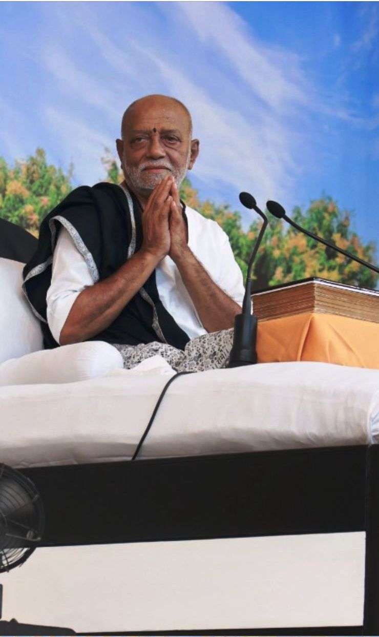 લખતર દાહોદ અને બેંગલોર ખાતે અકસ્માતમાં માર્યા ગયેલાઓને મોરારિબાપુની શ્રધ્ધાંજલિ 1 morari 1