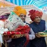 મુંબઈના એક હરિ ભક્ત પરિવાર દ્વારા સાળંગપુર કષ્ટભંજન હનુમાન દાદાને સોનાનો હીરા જડિત મુગટ તેમજ સોનાની જનોઈ અર્પણ કરાઈ 4 File 02 Page 08 1