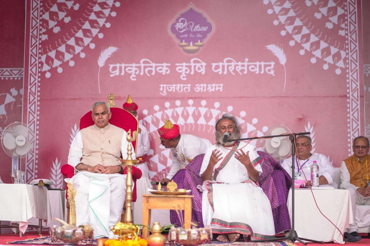 પુરાણી રૂઢિ પ્રમાણે પશુ નો બલી ચડાવવામાં આવે છે તે પણ બંધ થવું જોઈએ. પશુનો નહીં પણ પોતાની અંદર રહેલાં પશુત્વનો બલી ચડાવવો જોઈએ-શ્રી શ્રી રવિશંકરજી 1 Shri Shri Ravishankar 5