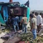 અંબાજી દર્શન કરી પરત ફરી રહેલા સૌરાષ્ટ્રના યાત્રિકોની બસ પલટી, ૩૦ને ઈજા 3 Ambaji