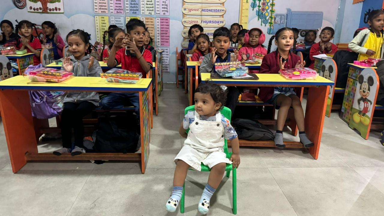 માતા પિતા દ્વારા દિકરાના પ્રથમ જન્મ દિવસની અનોખી રીતે કરવામાં આવી ઉજવણી 1 rohan jardosh 1