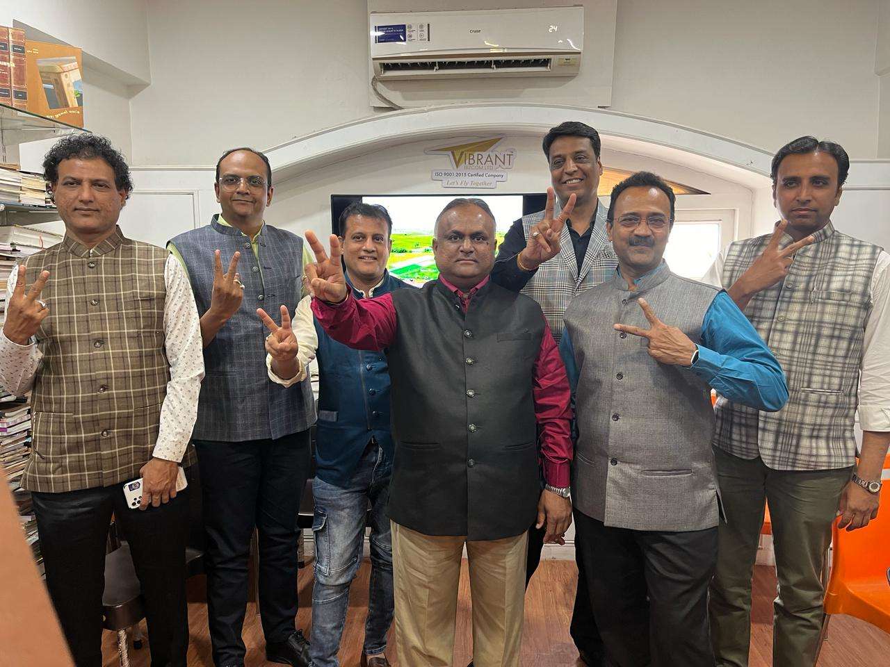 VIBRANT BIZCOM LIMITED દ્વારા એમના LOTHAL અને DHOLERA પ્રોજેક્ટ્સ,રાષ્ટ્રીય અને આંતરરાષ્ટ્રીય સ્તરની  મેગા જાહેરાતો 1 vibrant bizcom 1