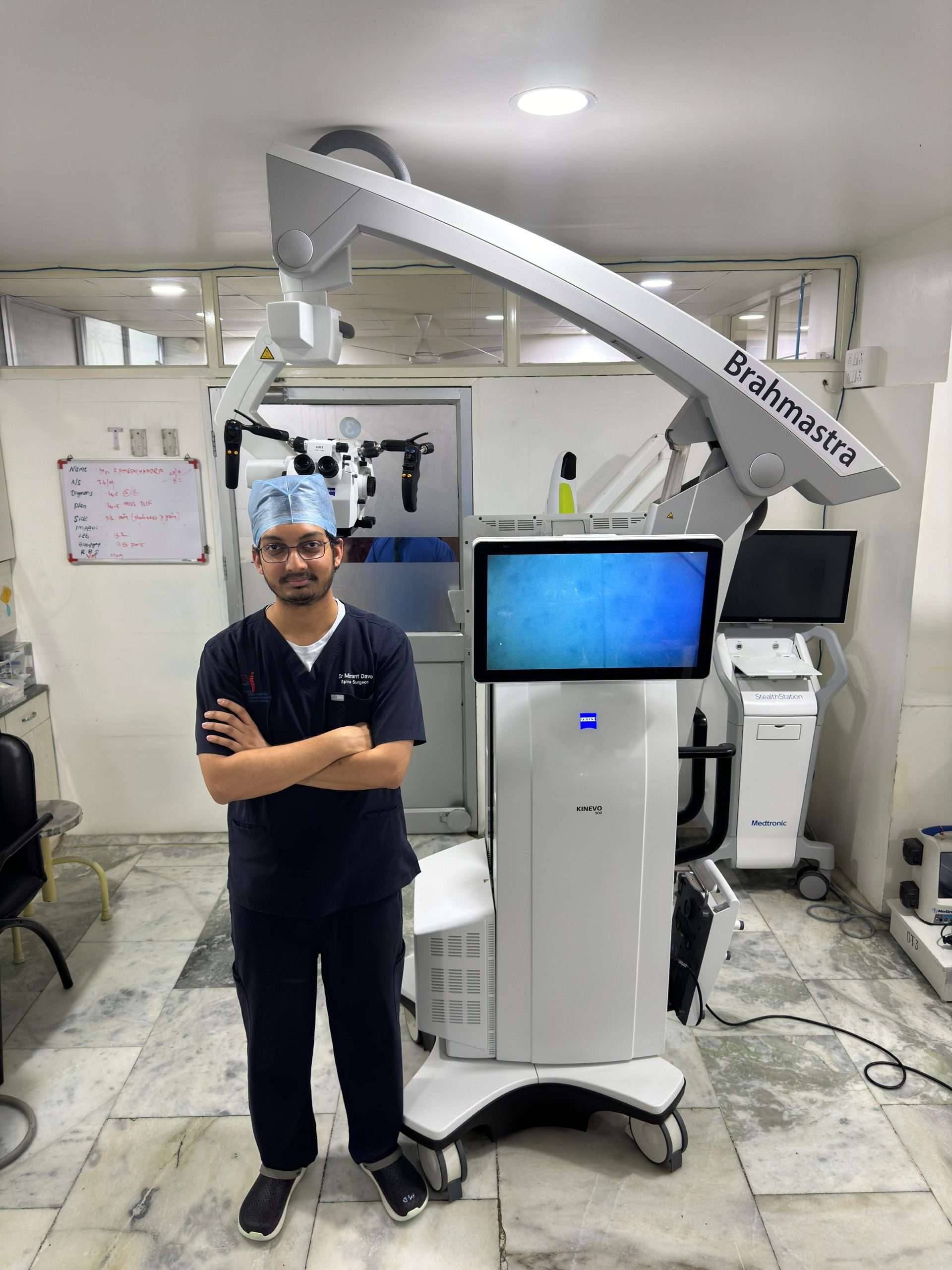 Dr Mirant Dave with ZEISS Device scaled