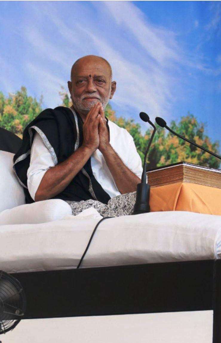 ધોરાજી અને હરિયાણા તેમજ છતીસગઢની માર્ગ દુર્ઘટનામાં મૃત્યુ પામેલા લોકોને મોરારિબાપુની શ્રધ્ધાંજલિ અને પરિવારજનોને સહાય 1 morari 1