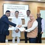 Gautam Aggarwal Mastercard shaking hands with Dr. Sanjay Bahl CERT In in presence of Minister Jitin Prasada during signing of MOU