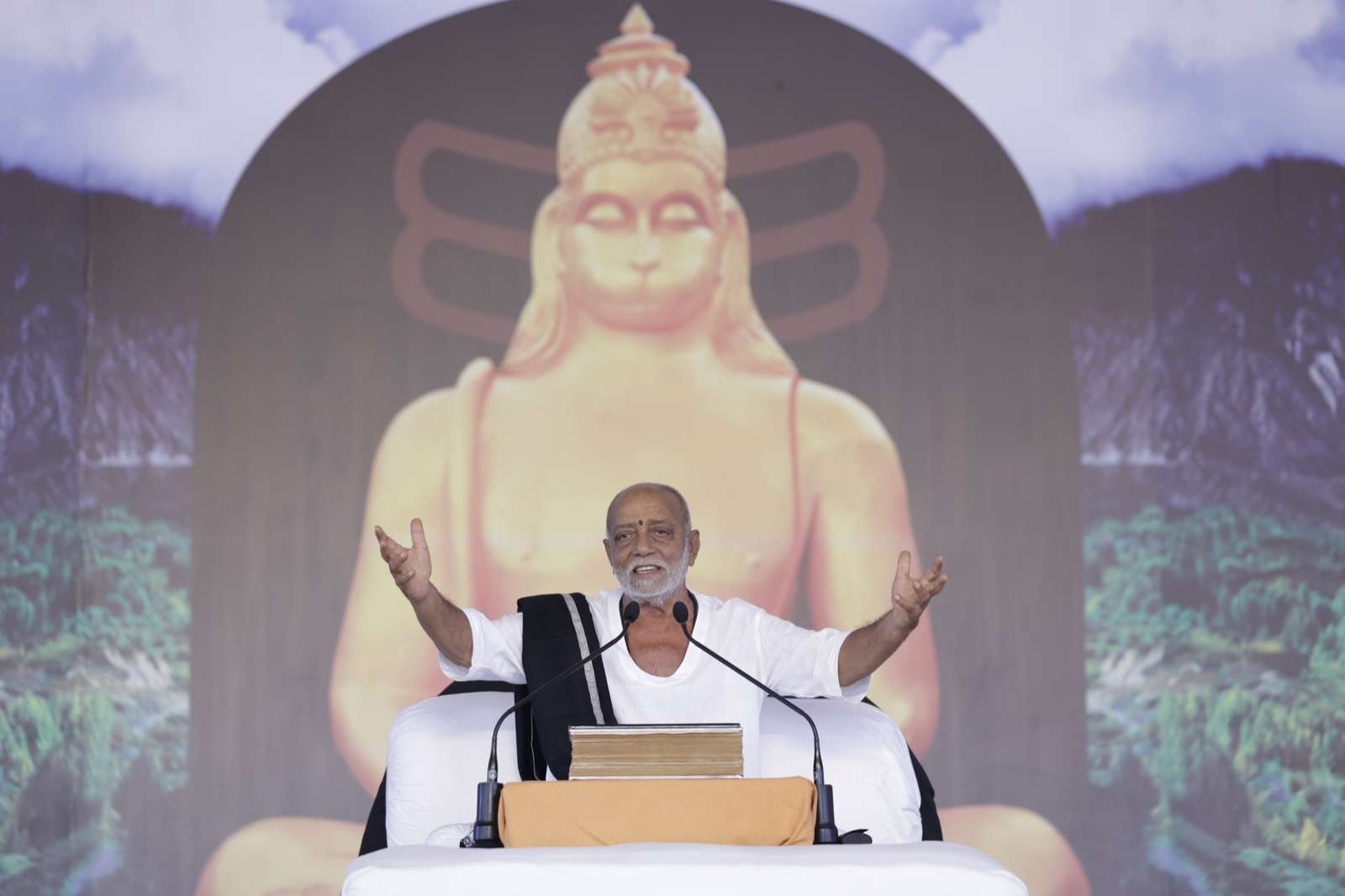 વિશ્વ પર્યાવરણ દિવસે પૂજ્ય મોરારી બાપૂએ પંચ તત્વોની સુરક્ષા માટે વૃક્ષારોપણ નું આહ્વાન કર્યું 1 MB