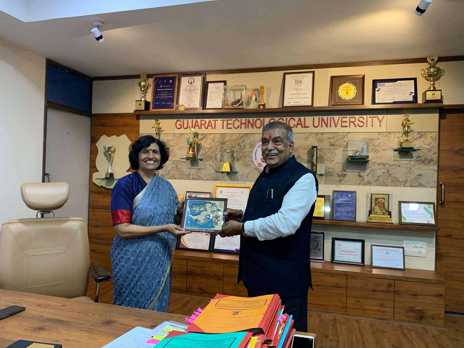 સ્વદેશી જાગરણ મંચના રાષ્ટ્રીય સહ-સંયોજક, ધનપત રામજી અગ્રવાલ (કેન્દ્ર:દિલ્હી) એ ગુજરાત ટેકનિકલ યુનિવર્સિટી (GTU), શ્રીમતી રાજુલબેન ગજ્જર સાથે સાર્થક બેઠક કરી. 1 GTU