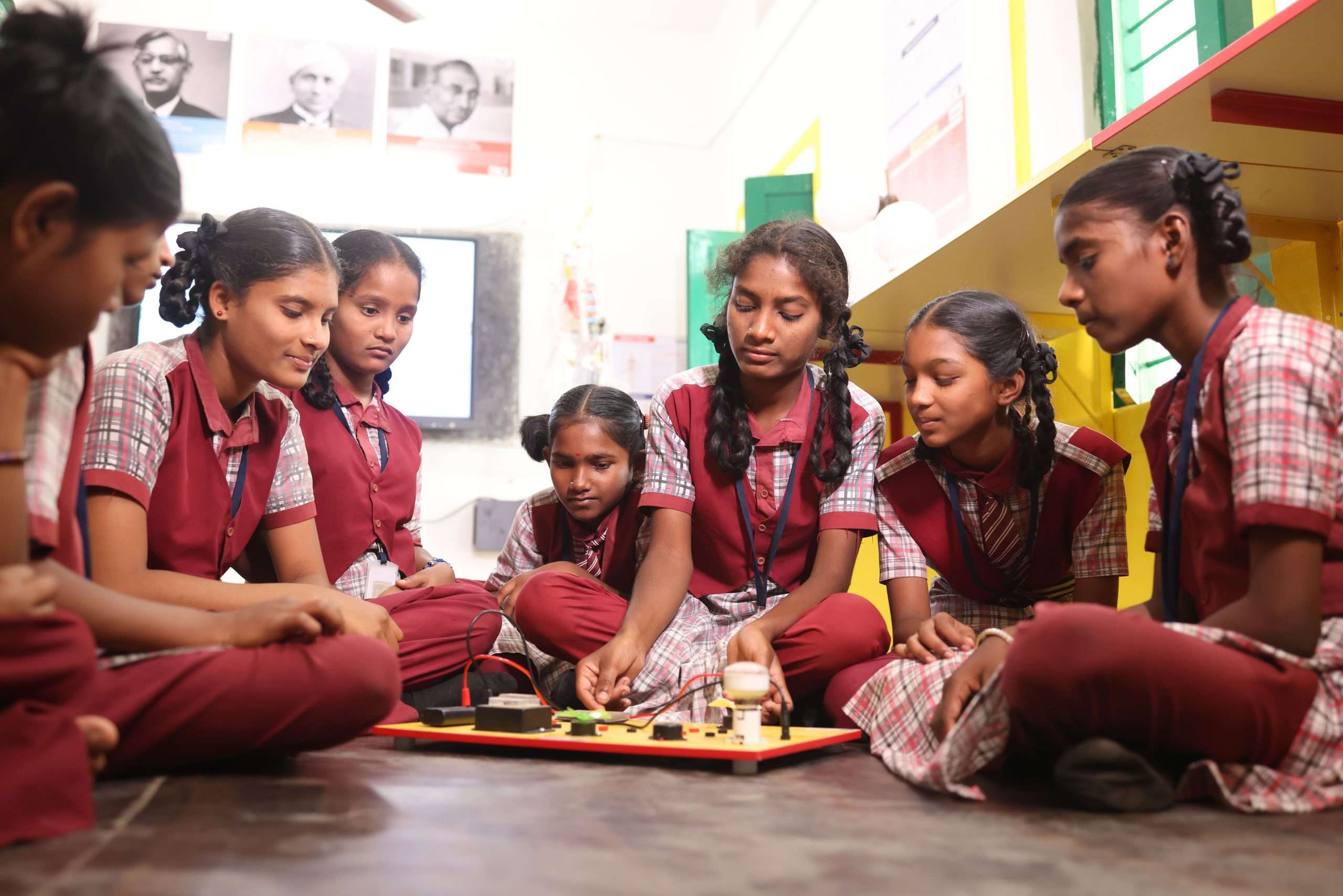 સરકારી શાળાઓના 40,000 થી વધુ વિદ્યાર્થીઓને STEM પ્રોજેક્ટ સ્કૂલ ટ્રાન્સફોર્મેશન પ્રોગ્રામ અંતર્ગત લાભ 1 Verizon India 2 scaled
