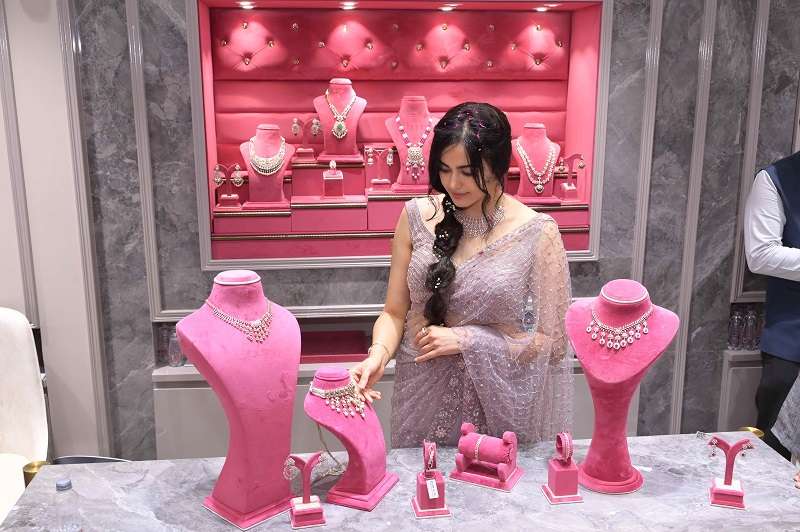 બૉલીવુડ એક્ટ્રેસ અદl શર્મા જાણીતી ડાયમંડ જવેલરી બ્રાન્ડ માટે અમદાવાદના મહેમાન બન્યા 1 adah sharma 3