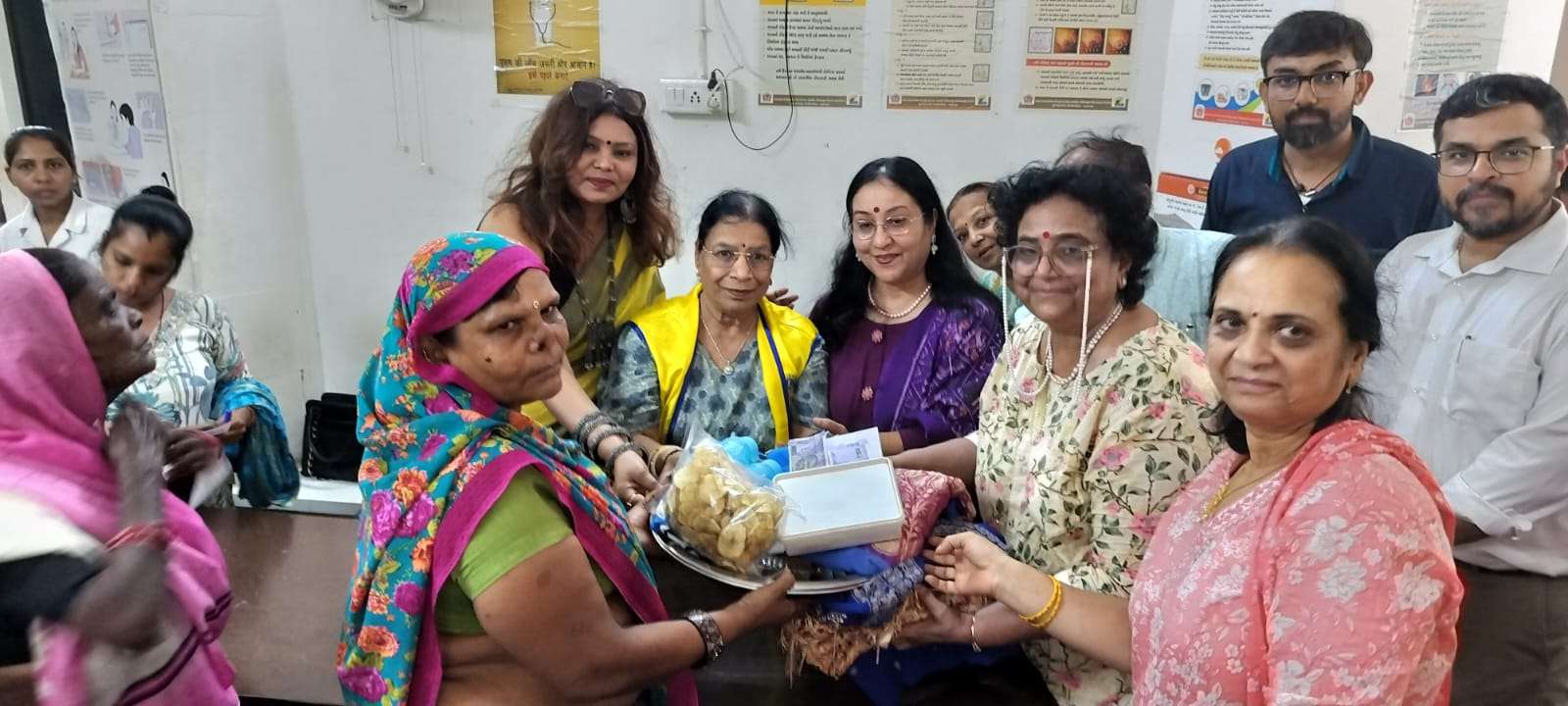 HIV પીડિત મહિલાઓ અને સેક્સ વર્કર મહિલાઓ માટે આજે સાહેલી ગ્રુપ દ્વારા હેલ્થ ચેકઅપ,અન્નદાન અને વસ્ત્રદાન કરાયું 1 saheli group