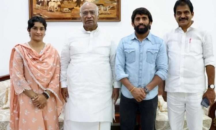 Wrestlers Bajrang Punia and Vinesh Phogat joined the Congress