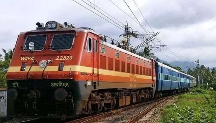 Attempted rape of a woman in a running train in Odisha