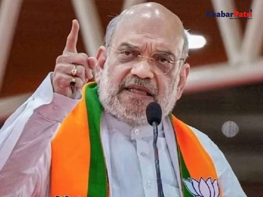 જમ્મુ કાશ્મીર વિધાનસભા ચૂંટણી : આ વખતની ચૂંટણી ત્રણ પરિવારોની રાજનીતિનો અંત લાવશે - અમિત શાહ 1 Amit Shah met the victims of Naxalite violence in Chhattisgarh at his residence