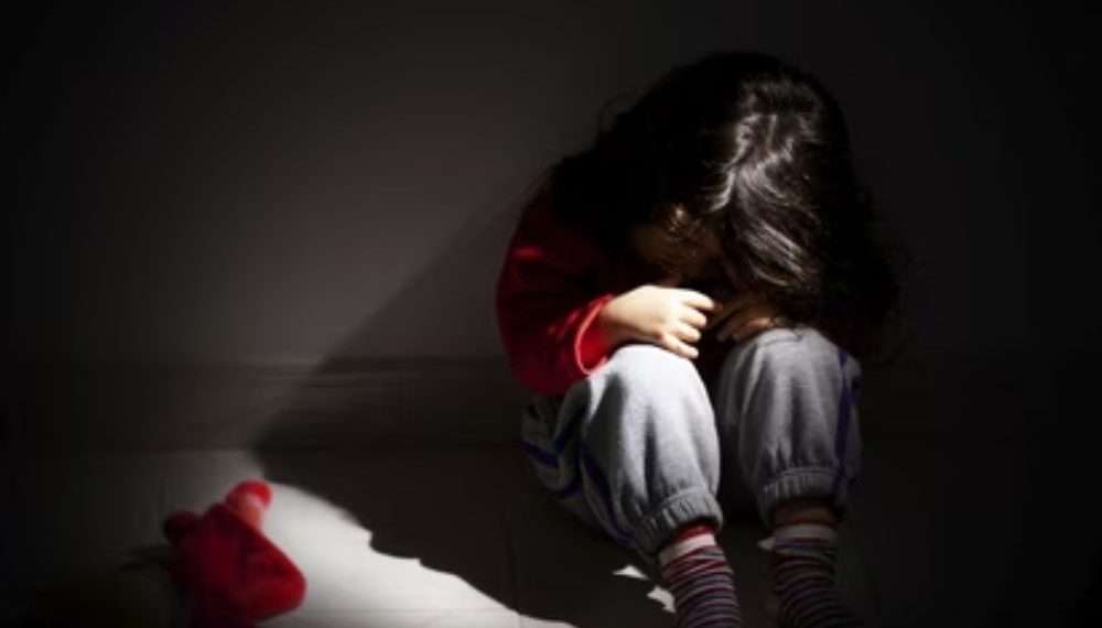 An employee of the technical department of a school in Bhopal raped a three-year-old innocent girl in the school