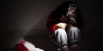 An employee of the technical department of a school in Bhopal raped a three-year-old innocent girl in the school