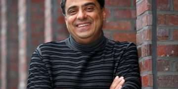 Not Shah Rukh, Salman or Aamir, this person of Bollywood is the richest, Producer Ronnie Screwvala Net Worth