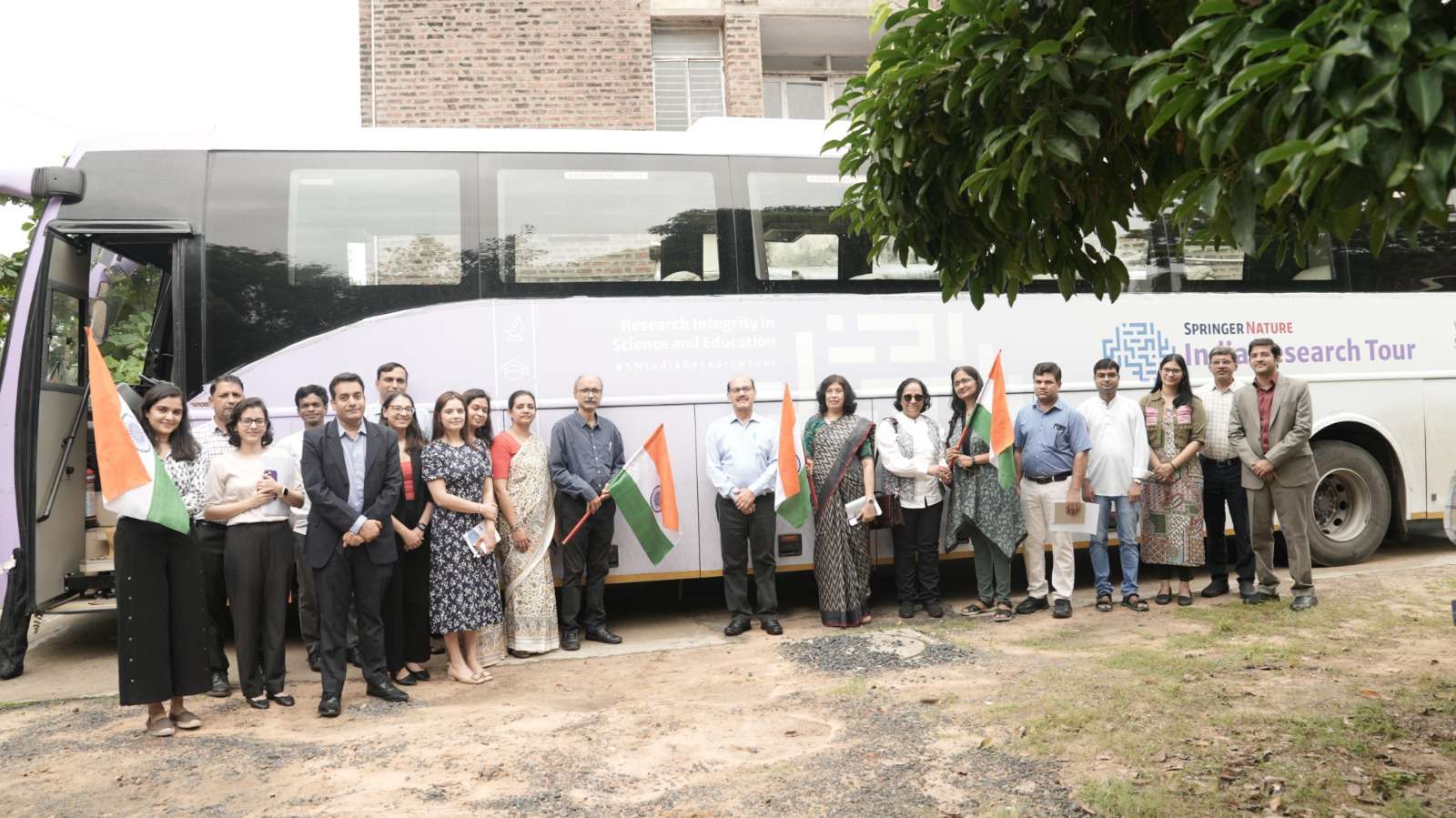 સ્પ્રિંગર નેચરે નેશનલ રિસર્ચ જર્ની 2024ના ભાગરૂપે SPIESR ખાતે "સંશોધન અખંડિતતા અને સામાજિક વિજ્ઞાન સંશોધનને મજબૂત કરવામાં તેની ભૂમિકા" પર ચર્ચાનું આયોજન 1 Springer