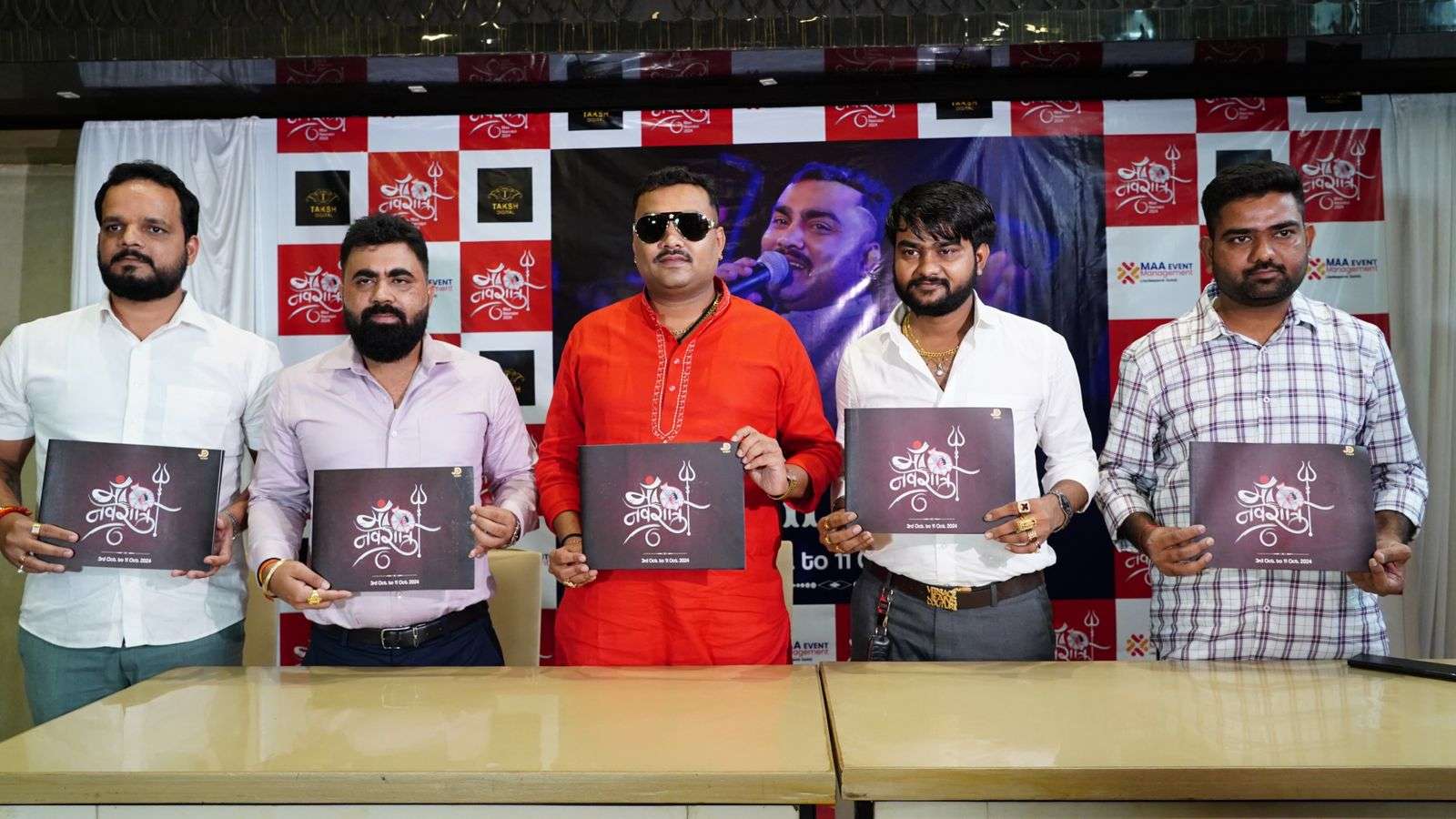 ખલૈયાઓ થઈ જાઓ તૈયાર! આ નવરાત્રીમાં જિગ્નેશ કવિરાજના ગરબાના તાલે ઝુમવું હોય તો પહોંચી જજો અહીં 1 Ahmedabad Jignesh Kaviraj Navratri 2024