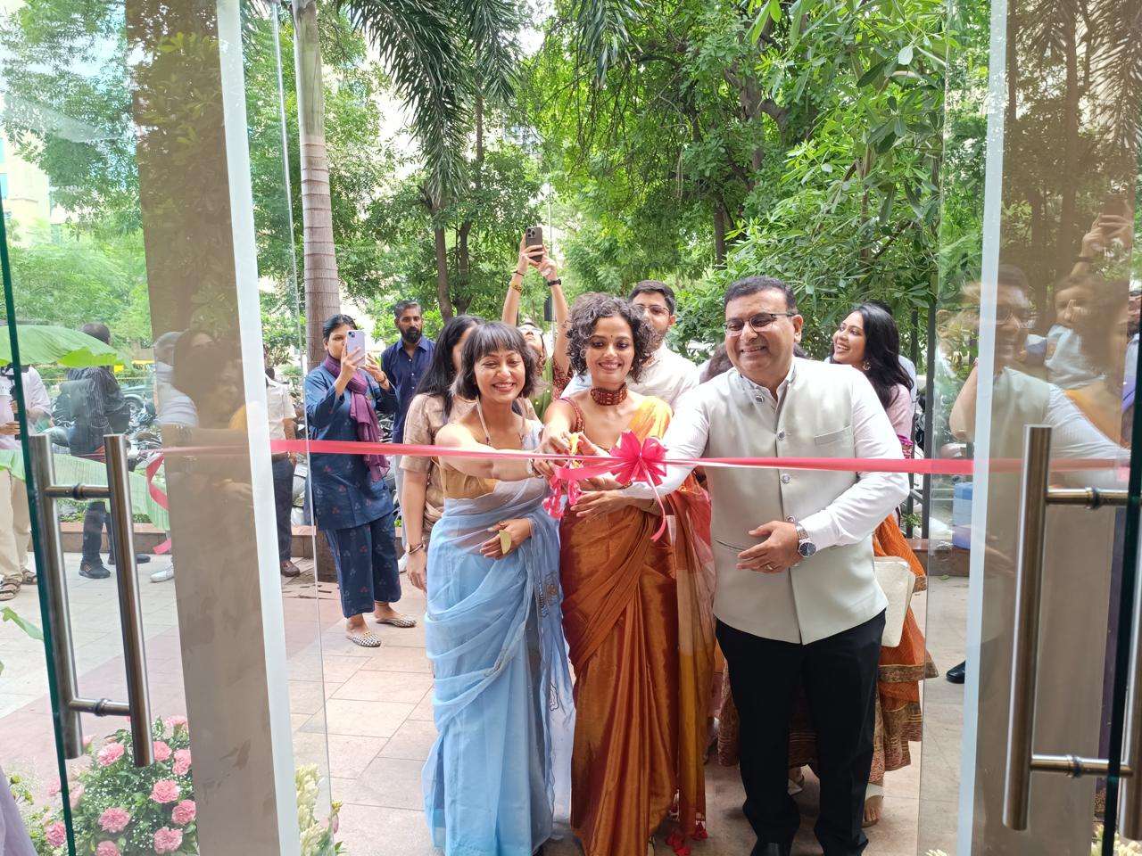 Ahmedabad: Sutaના 12માં આઉટલેટનો ભવ્ય શુભારંભ, અમદાવાદી માનુનીઓને મોજેમોજ 1 Grand opening of Suta's 12th outlet in Ahmedabad, Suta women's Fashion, Suta latest collection