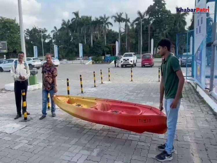 man from Vadodara bought a boat after being fed up with floods