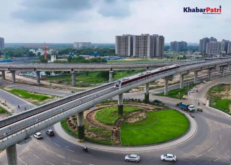 PM Modi inaugurated the metro between Ahmedabad and Gandhinagar