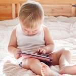 મોબાઇલ સ્ક્રીનના ઉપયોગ પર સ્વીડને મૂક્યો પ્રતિબંધ, નાના બાળકોને મોબાઇલ આપતા હોય તો ચેતી જજો 3 Sweden bans mobile phone use by young children