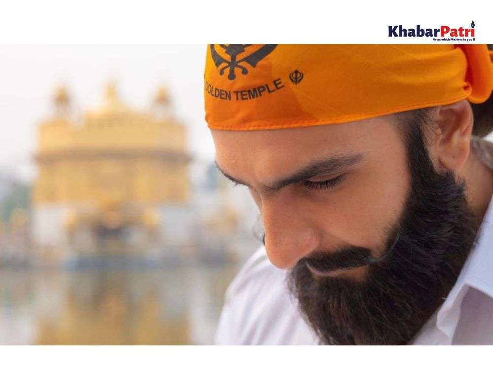 રણવીર સિંહે તેની આગામી ફિલ્મ શરૂ કરતા પહેલા સુવર્ણ મંદિરમાં લીધા આશિર્વાદ 1 ranveer