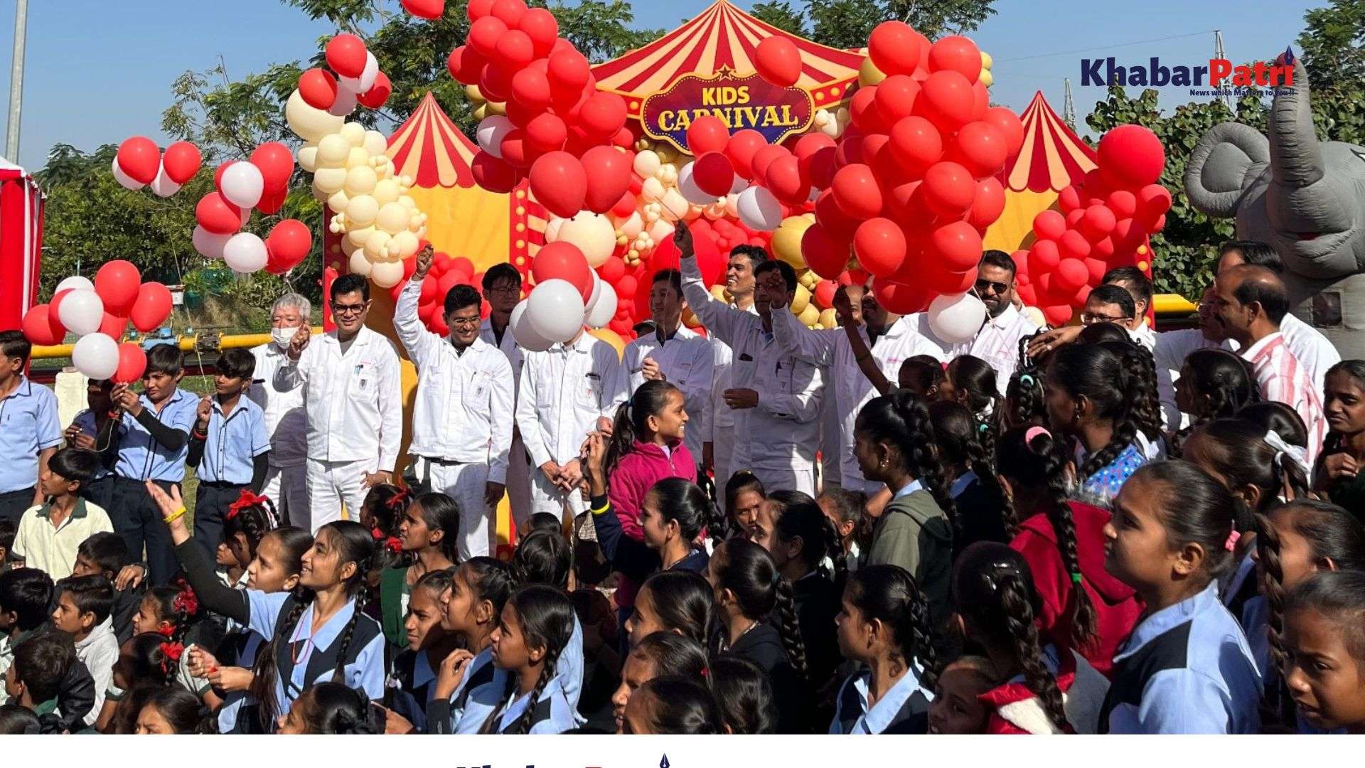 હોન્ડા મોટરસાયકલ અને સ્કૂટર ઈન્ડિયાએ શાળાના બાળકોને માર્ગ સલામતીના મહત્વપૂર્ણ વિષય પર શિક્ષિત કરવા અને સંવેદનશીલ બનાવવા માટે એક જાગૃતિ અભિયાન હાથ ધર્યું હતું. 1 Honda 1 1