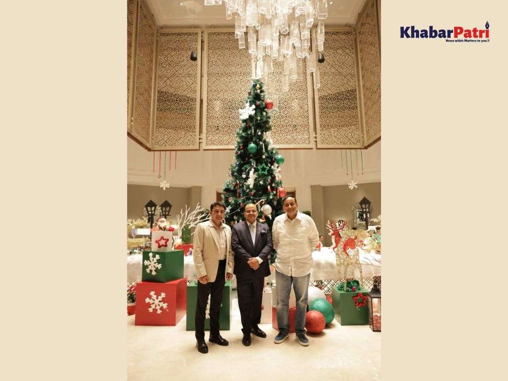 ધ લીલા ગાંધીનગર ક્રિસમસના તહેવારમાં ટ્રી લાઇટિંગથી ઝગમગ્યું 1 the leela